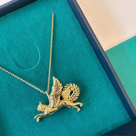 Emma J Shipley Lynx Pendant Necklace in Yellow Gold